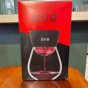 Üllo Wine Purifier including display base, travel bag, and 10 filters